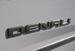 2015 GMC Yukon XL - Image 19