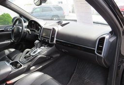2014 Porsche Cayenne - Image 25