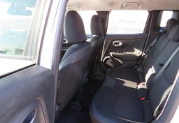 2020 Jeep Renegade - Image 38