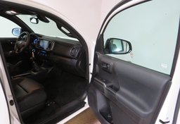 2022 Toyota Tacoma - Image 26