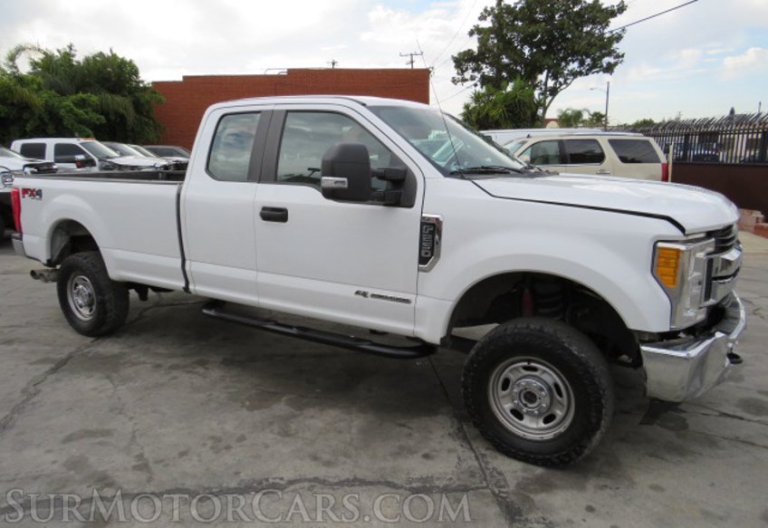 2017 Ford Super Duty F-250 SRW - Image 2