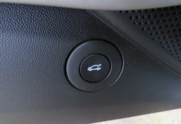 2021 Chevrolet Camaro - Image 39