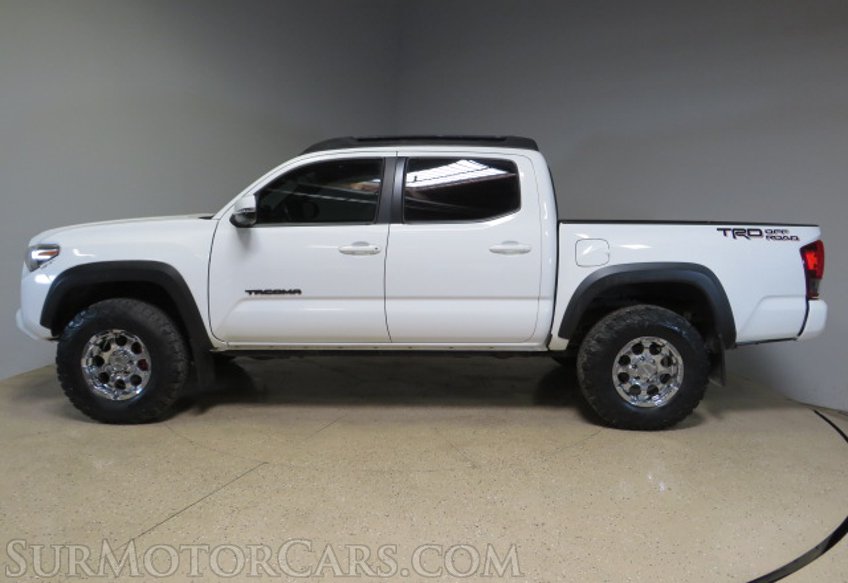 2017 Toyota Tacoma - Image 11