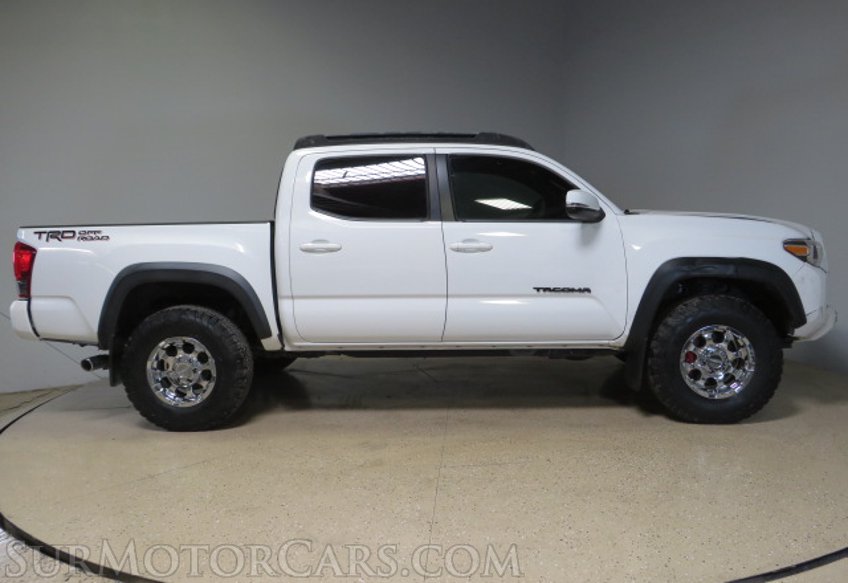 2017 Toyota Tacoma - Image 12