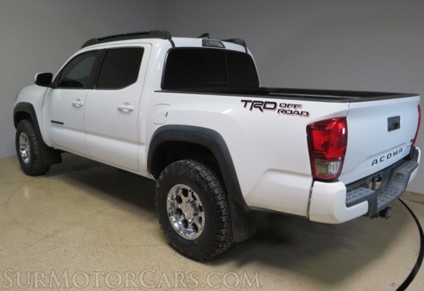 2017 Toyota Tacoma - Image 5