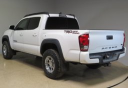 2017 Toyota Tacoma - Image 8