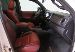 2017 Toyota Tacoma - Image 29