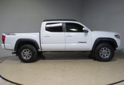 2017 Toyota Tacoma - Image 12