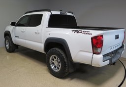 2017 Toyota Tacoma - Image 5