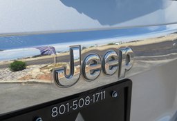 2012 Jeep Grand Cherokee - Image 17