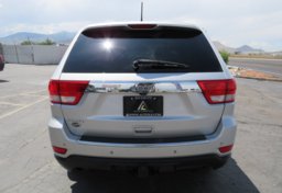 2012 Jeep Grand Cherokee - Image 11
