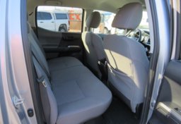 2020 Toyota Tacoma - Image 18