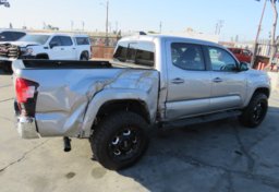 2020 Toyota Tacoma - Image 11