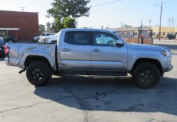 2020 Toyota Tacoma - Image 10