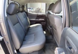 2018 Toyota Tacoma - Image 29