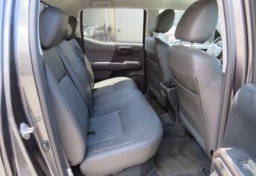 2018 Toyota Tacoma - Image 31