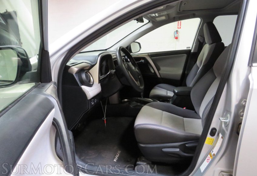 2015 Toyota RAV4 - Image 28