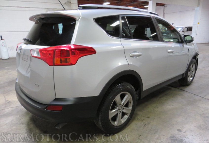 2015 Toyota RAV4 - Image 6