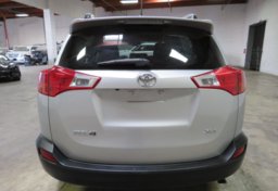 2015 Toyota RAV4 - Image 13