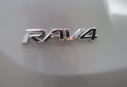2015 Toyota RAV4 - Image 20