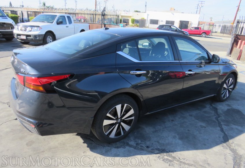 2022 Nissan Altima - Image 7