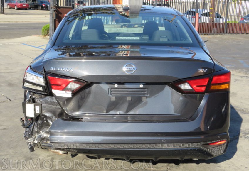 2022 Nissan Altima - Image 12