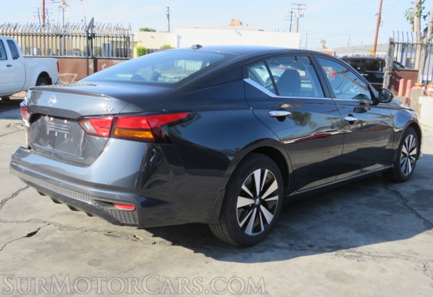 2022 Nissan Altima - Image 9