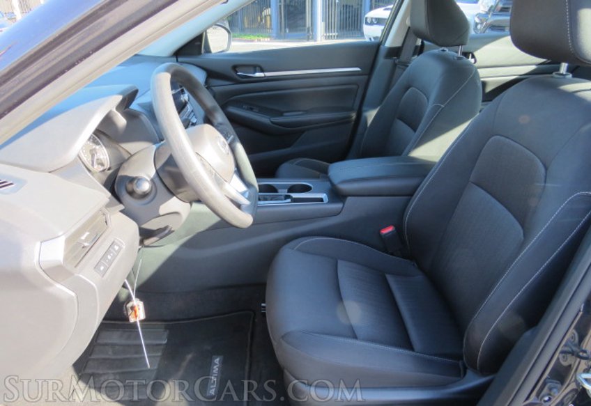 2022 Nissan Altima - Image 26