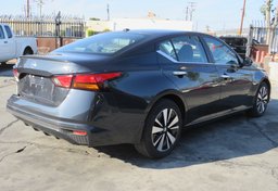 2022 Nissan Altima - Image 9