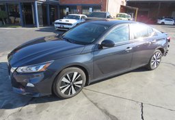 2022 Nissan Altima - Image 2