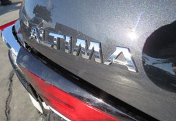 2022 Nissan Altima - Image 16