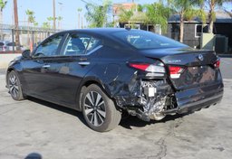 2022 Nissan Altima - Image 10