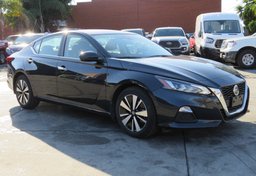 2022 Nissan Altima - Image 3