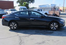 2022 Nissan Altima - Image 5