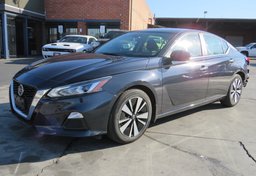 2022 Nissan Altima - Image 4