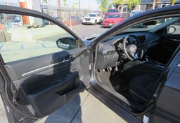 2022 Nissan Altima - Image 20