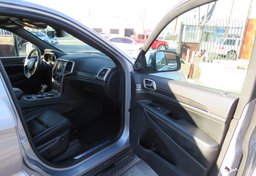 2017 Jeep Grand Cherokee - Image 23