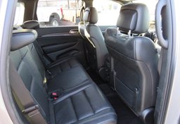 2017 Jeep Grand Cherokee - Image 31