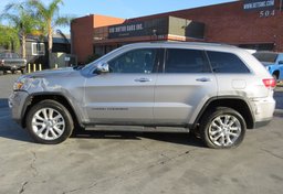 2017 Jeep Grand Cherokee - Image 12