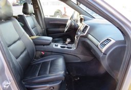 2017 Jeep Grand Cherokee - Image 27