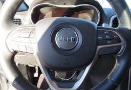 2017 Jeep Grand Cherokee - Image 35