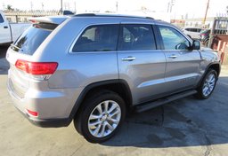 2017 Jeep Grand Cherokee - Image 5