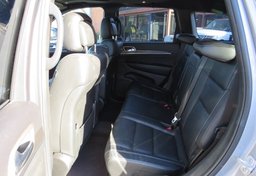 2017 Jeep Grand Cherokee - Image 32