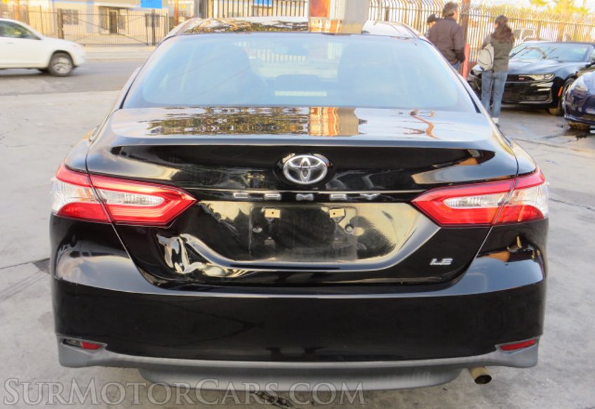 2018 Toyota Camry - Image 12