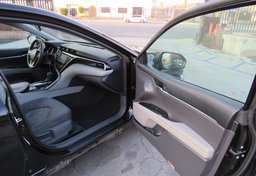 2018 Toyota Camry - Image 20