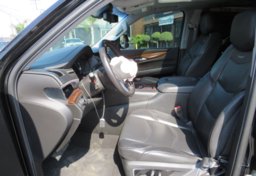 2018 Cadillac Escalade ESV - Image 25