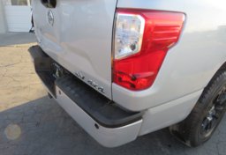 2018 Nissan Titan - Image 31