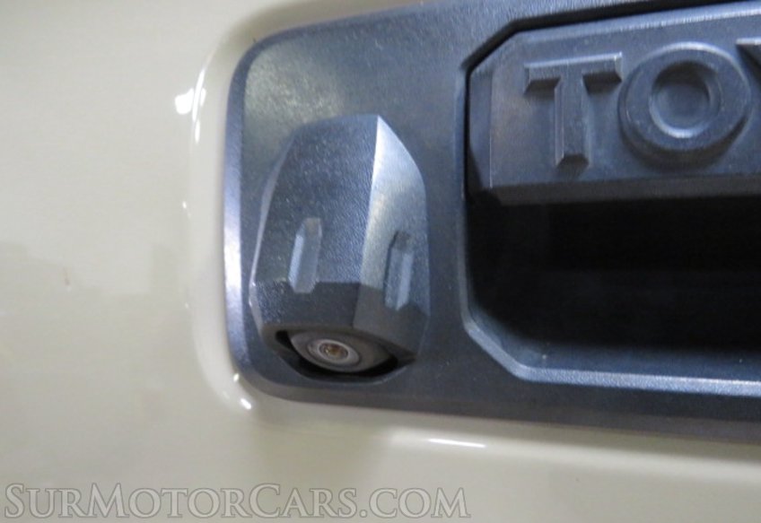 2017 Toyota Tacoma - Image 14