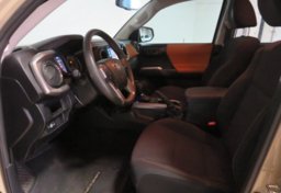 2017 Toyota Tacoma - Image 28