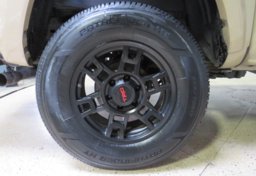 2017 Toyota Tacoma - Image 20